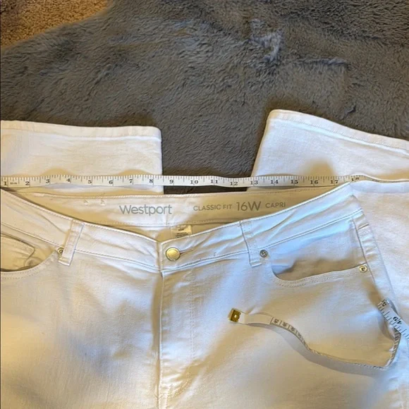 Westport Classic Fit Women's White Jean Capri - Picture 3 of 6
